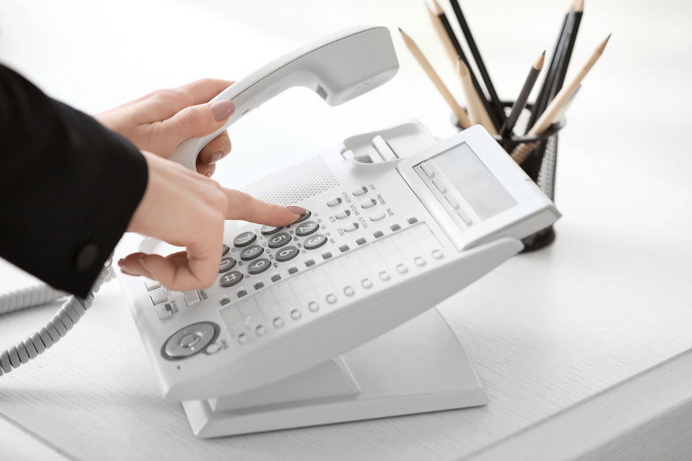 Here&#8217;s why you should own a home landline phone