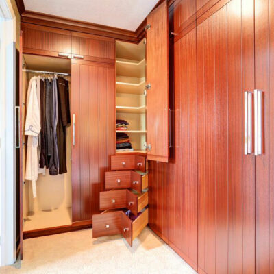 3 popular types of bedroom closet systems