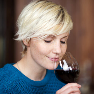 7 Interesting Benefits Of Using Red Wine For Your Skin