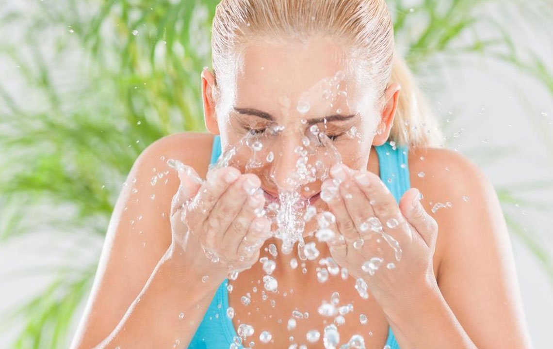 10 Popular Face Washes for Oily Skin