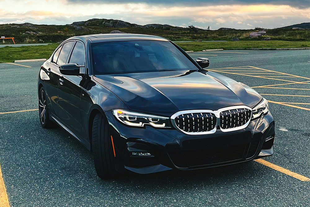 A Glimpse at BMW 330i and 330e&#8217;s Unique Features